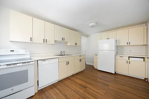 29 Delano St Photo 1