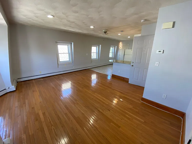 78 Newton St — Photo 2