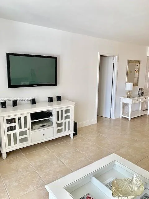 Arlen Beach Condo — Photo 2