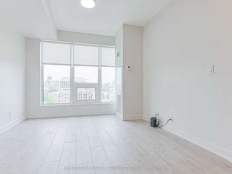 203 College St #905 — Photo 11
