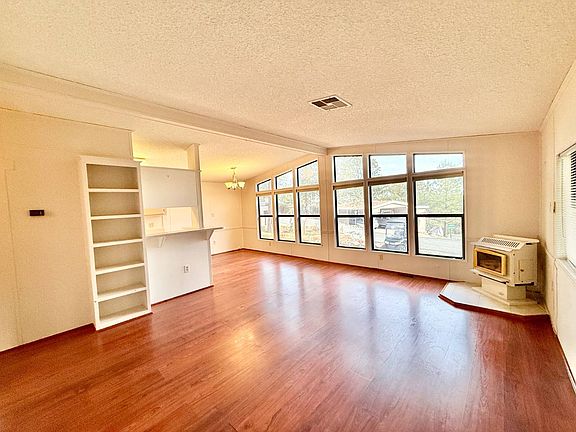 4th image of 250 Rockridge Rd