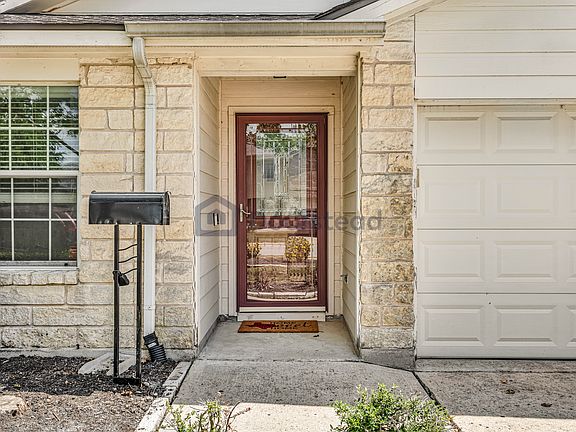 4th image of 223 Sylvan St