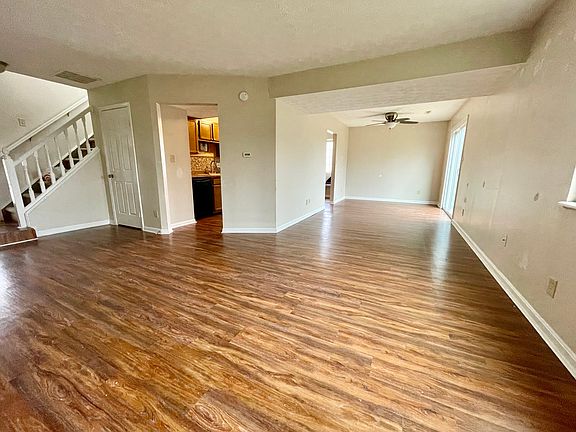 3rd image of 189 Southridge Ln