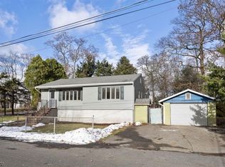 11 Pahaquarry Rd, Hopatcong, NJ 07843