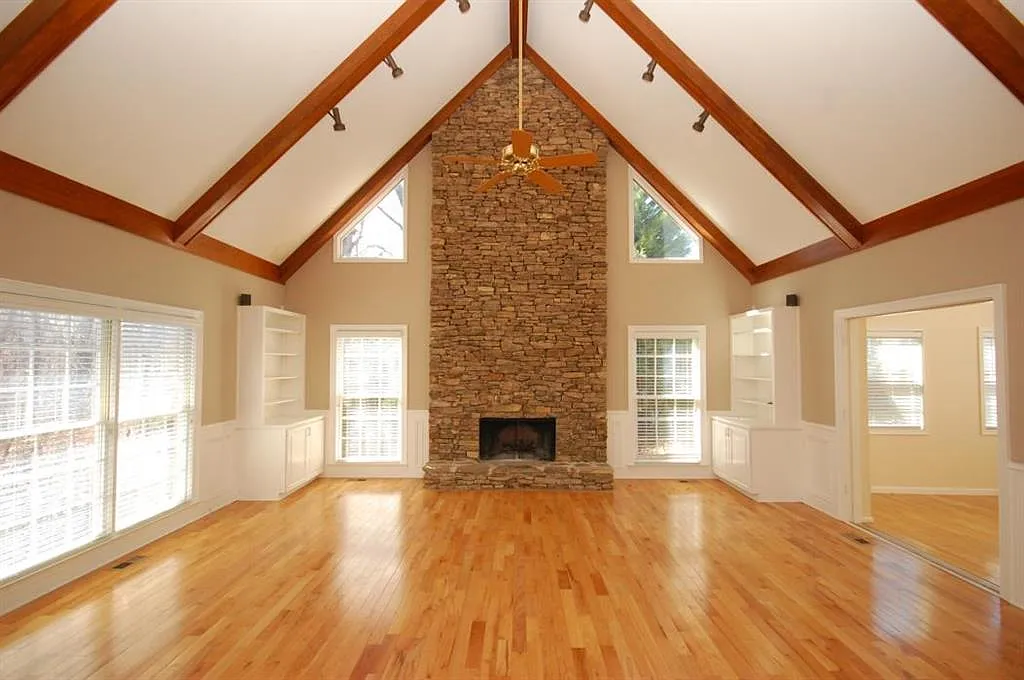 4 bed, 5.0 bath, 3358 sqft, $4,500 — Photo 2