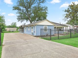 108 N 7th St, Highlands, TX 77562