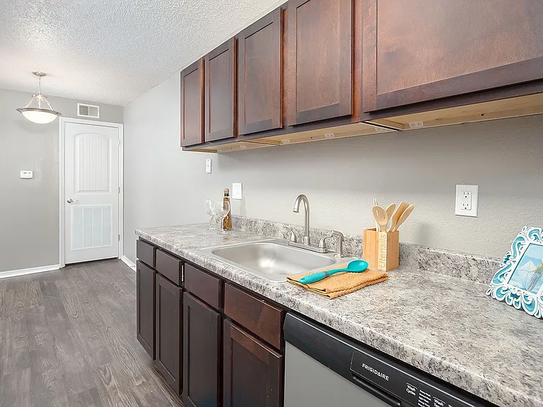 4548 S Elm Pl — Photo 2