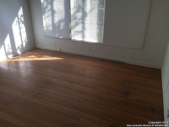 3rd image of 515 Golden Crown Dr