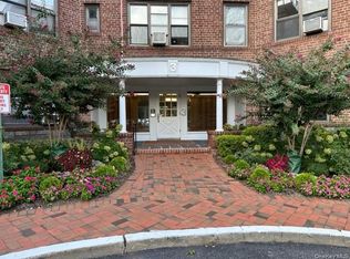 3 Townhouse Place #3A, Great Neck, NY 11021