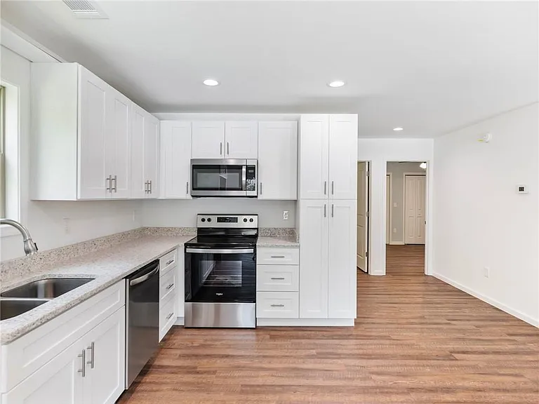 8083 Beachwood Dr — Photo 11
