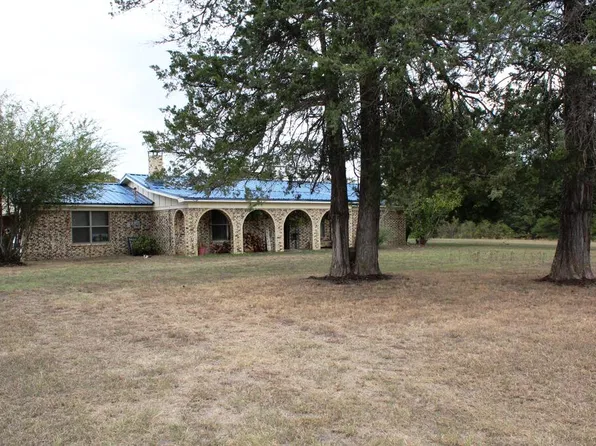 1724 Fm 561, Simms, TX 75574