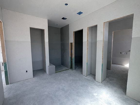 4th image of 3720 Moru Oak Drive