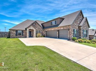 601 Tamarron Dr, Centerton, AR 72719