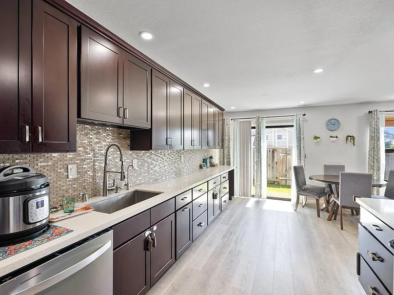 2232 Saint Claire Ct — Photo 11