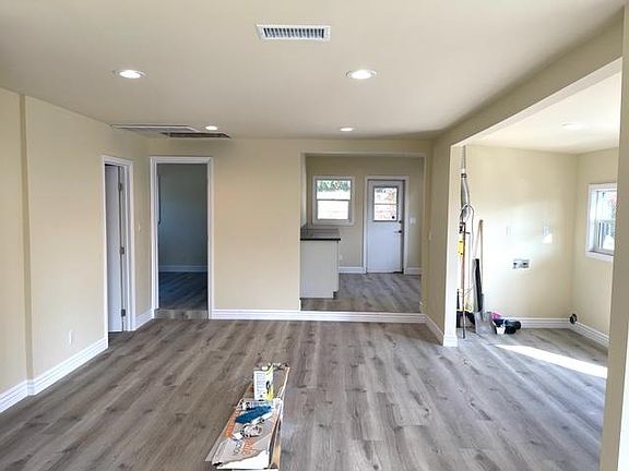 2nd image of 2825 Los Feliz Dr