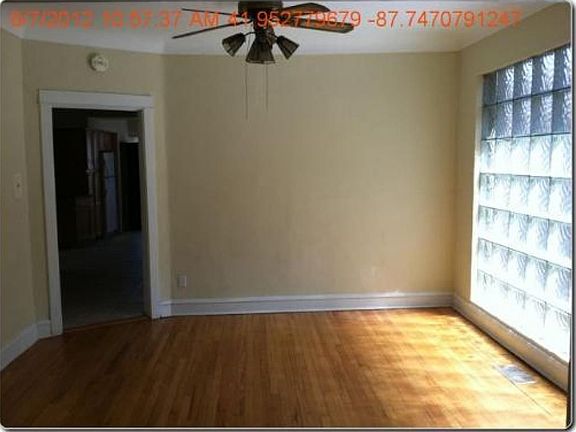 5th image of 4954 W Oakdale Ave