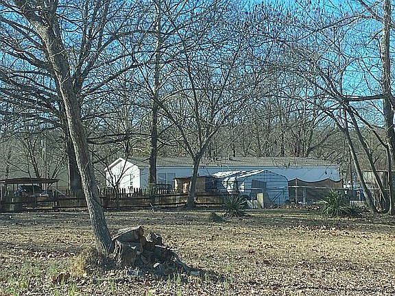 4th image of 10 Norwood Dr