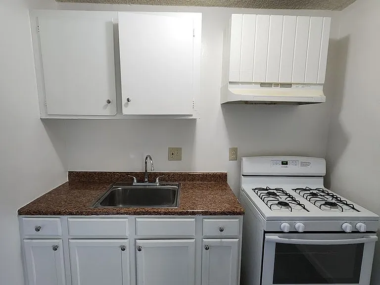 411 N Bush St — Photo 9