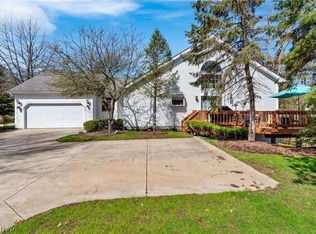 654 Fairfield Ln, Aurora, OH 44202