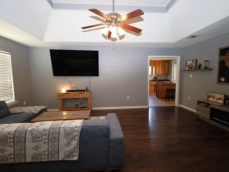 500 Bryson Cir — Photo 2