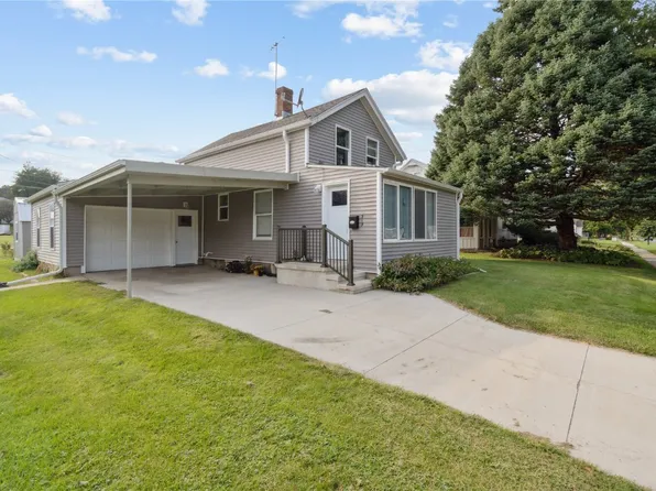 319 N Cedar St, Monticello, IA 52310
