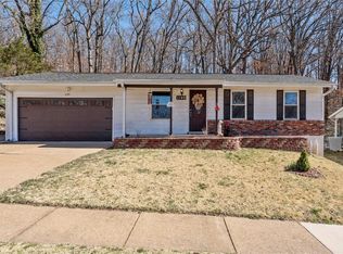 1199 Green Knoll Dr, Fenton, MO