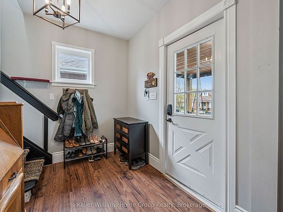 3rd image of 67 Stevenson St S