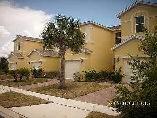 3 bed, 1400 sqft, $1,995 — Photo 1