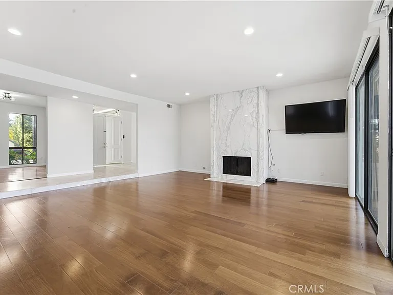 3329 Dona Rosa Studio Ctr — Photo 11