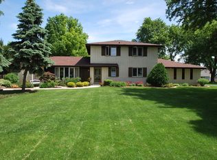 12095 Hillcrest Dr, Lemont, IL 60439