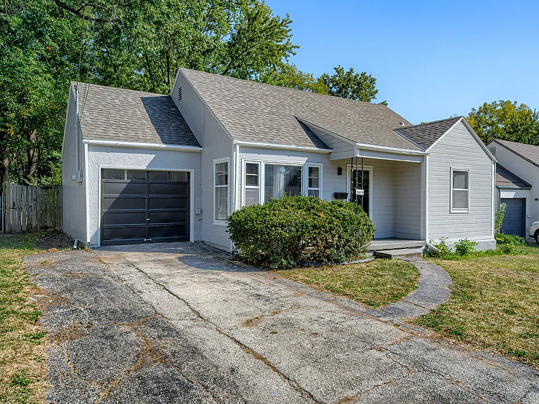 7419 Lamar Ave — Photo 3