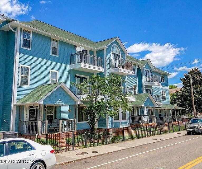 1st image of 1616 Queen Anne Way