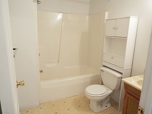 5th image of 703 Skyline Dr #B