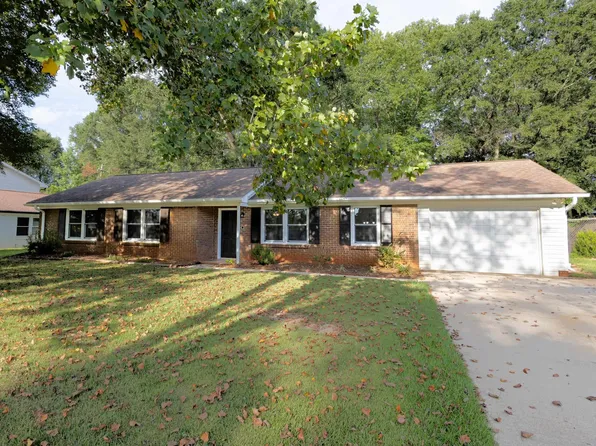 220 River Forest Dr, Boiling Springs, SC 29316