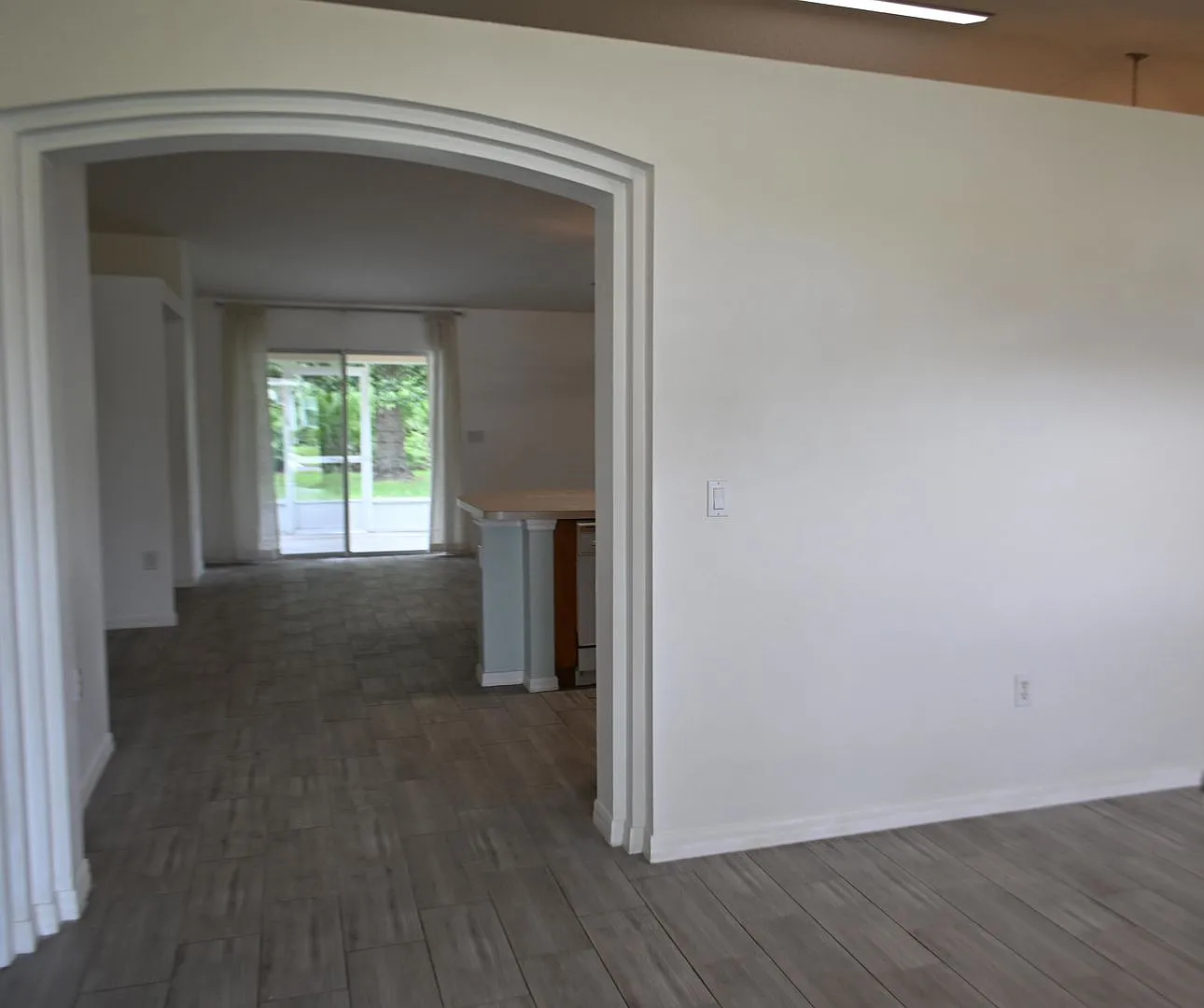 Large 4 bedroom home awaits your arrival! — Photo 2