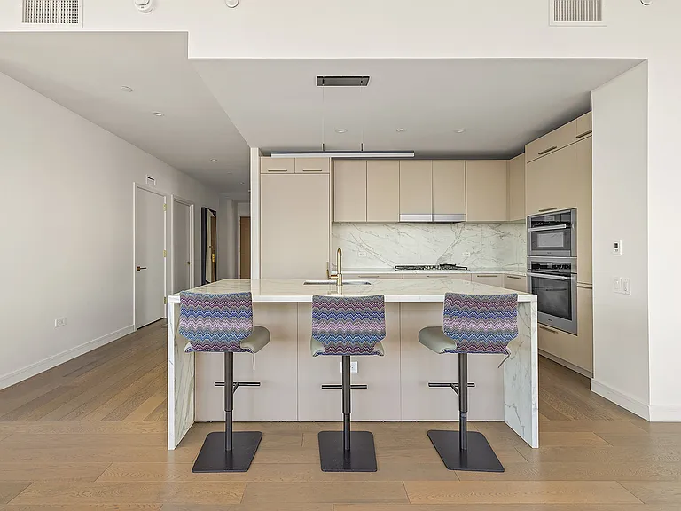 305 E 51st St #30C — Photo 6