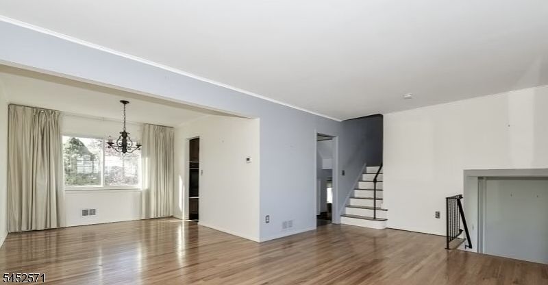 2nd image of 2462 Woodside Rd