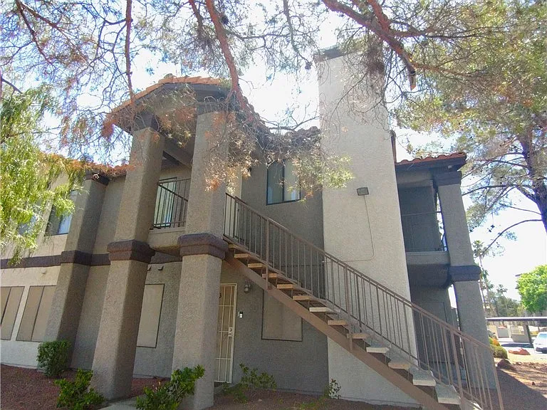 1575 W Warm Springs Rd #123 — Photo 2