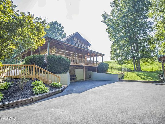 2nd image of 6206 Thorn Grove Pike