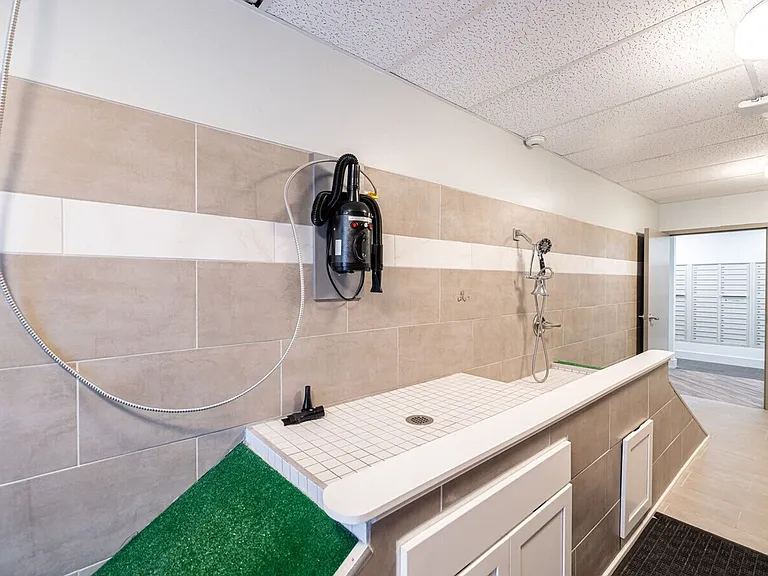 EMR Apartments — Photo 19