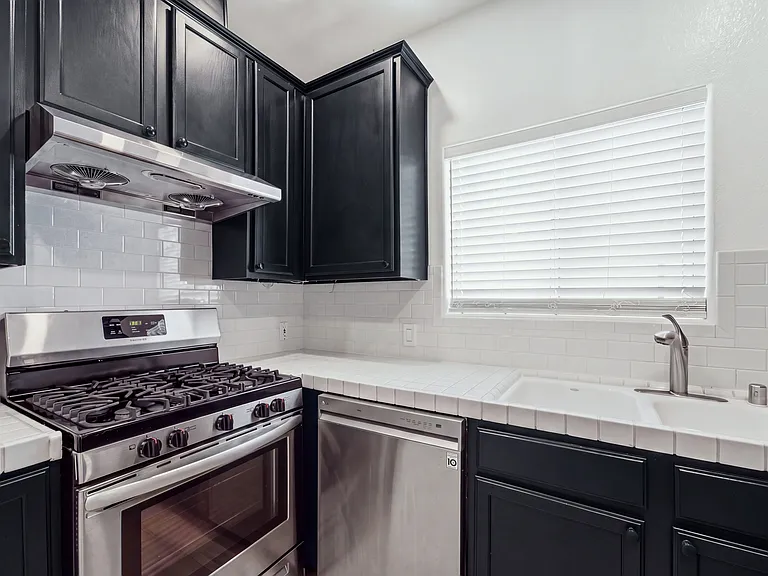 1665 Manning Ave — Photo 20