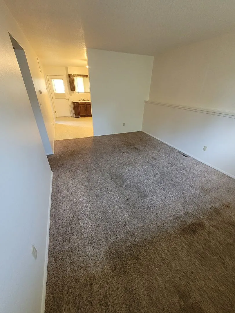 JGOFF S. 4th — Photo 3