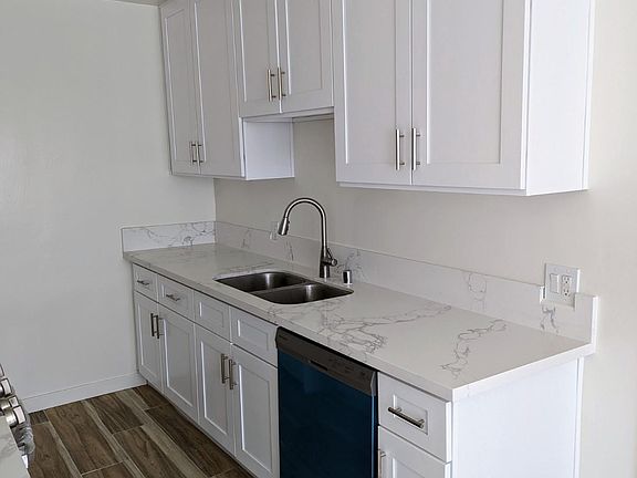 3rd image of 11572 W Gateway Blvd #1/2