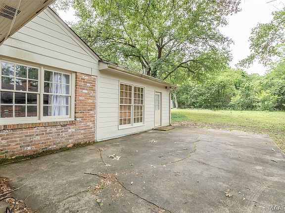 3rd image of 2244 Allendale Rd
