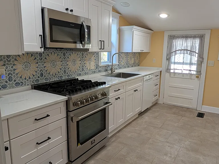 284 Clover Ave — Photo 9