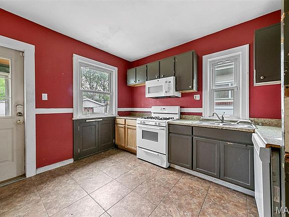 5th image of 4081 Burgen Ave