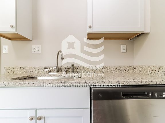 1192695_004_kitchen_5.jpg
