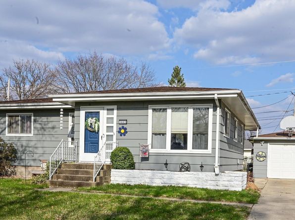 1031 New St, Manchester, IA 52057