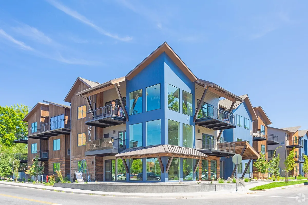 Building Photo - The Lake