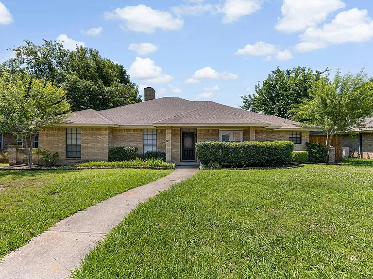 4124 Camino Dr — Photo 1